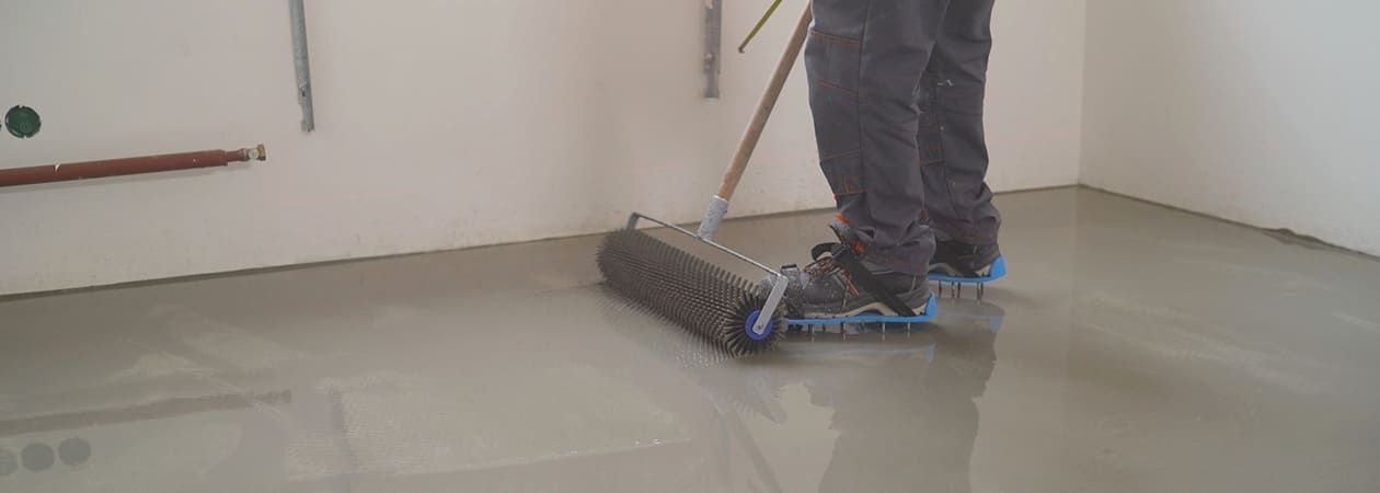 Vloer egaliseren PVC Vloer voorbereiding Verwijderuwvloer.nl